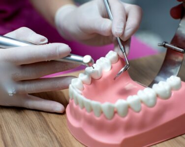 The Art of Designing Complete and Partial Dentures